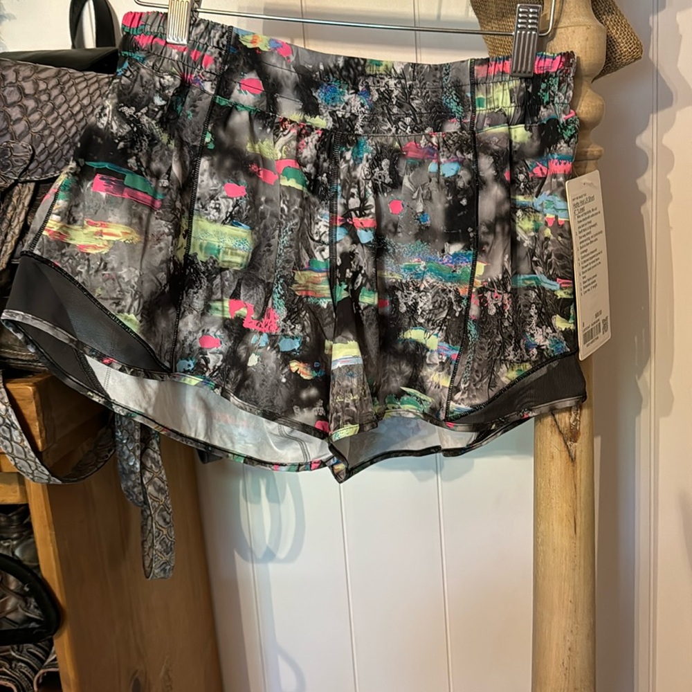 Lululemon Hotty Hot HR Short 4” Lined Swift Fabric Size 8 PADM/GGRE 01351